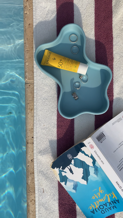 vide-poche bleu, coupelle design bleu, accessoire d’été déco, coupelle piscine, rangement bijoux vacances, objet bio matériau recyclé